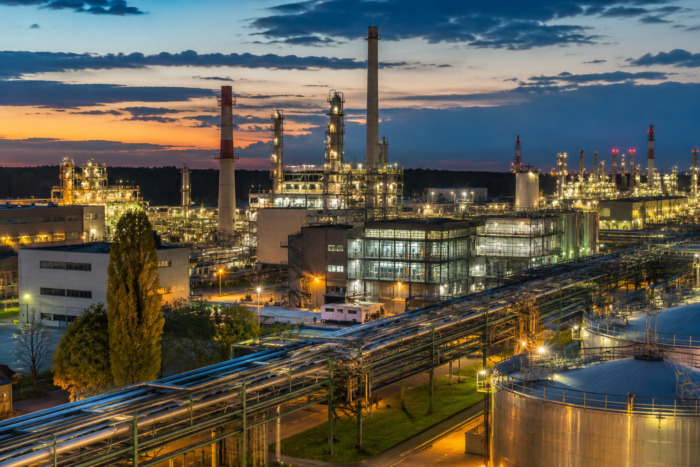 Detektei Schwarzheide: Diskrete Ermittlungen für BASF-Umfeld, Industriepark Lausitz, Chemie, Batteriematerialien, Elektromobilität und Subunternehmer.