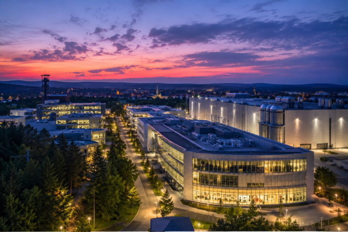 Detektei Freiberg: Ermittlungen für Halbleiter, Siliziumwafer, Siltronic-Umfeld, THM, Batteriematerialien, Datenabfluss und IP-Schutz.